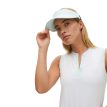 En model iført en behagelig Röhnisch Abby Sleeveless Top træningstrøje (dame)