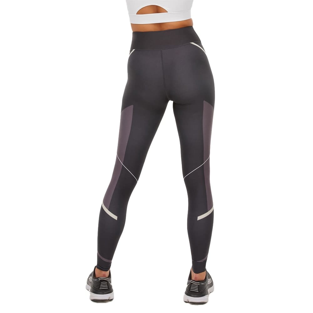 Bløde og flotte Röhnisch Printed High Waist Tights (dame) på en model