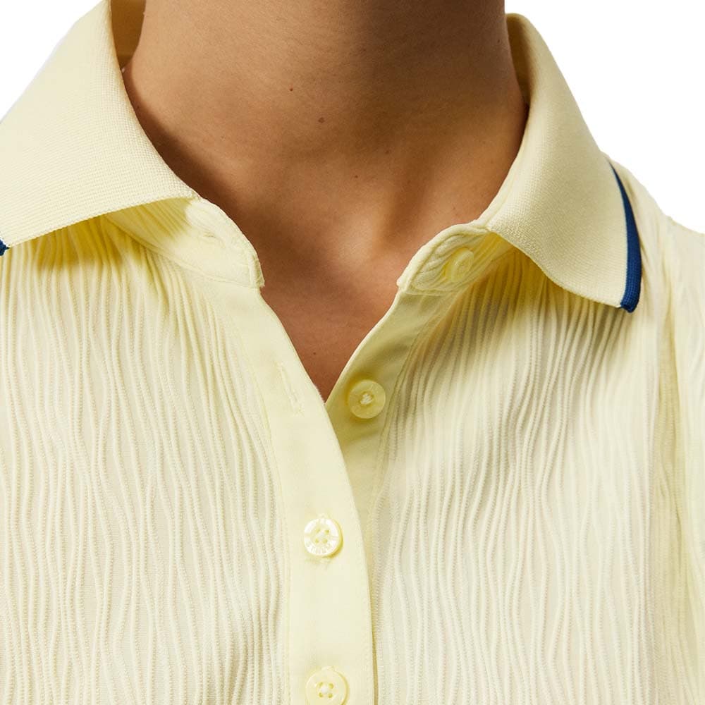 Nærbillede af kraven på J.Lindeberg Lila Sleeveless Top piquévest (dame)