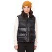 Marmot Guides Down Vest dunvest (dame) på en model, der kigger ind i kameraet