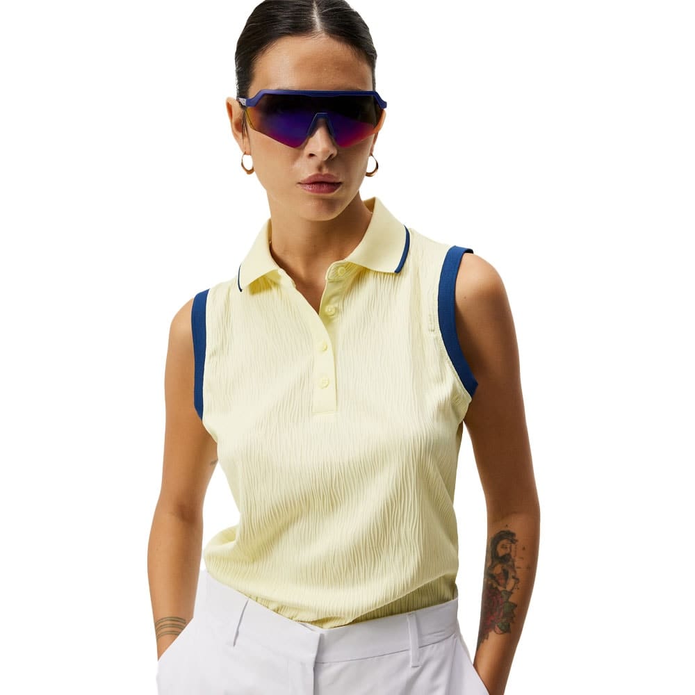 Flot J.Lindeberg Lila Sleeveless Top piquévest (dame) på en model