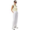 En model iført den flotte J.Lindeberg Lila Sleeveless Top piquévest (dame)