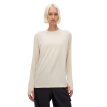 En model iført Röhnisch Clara Base Long Sleeve træningstrøje (dame) i et blødt materiale