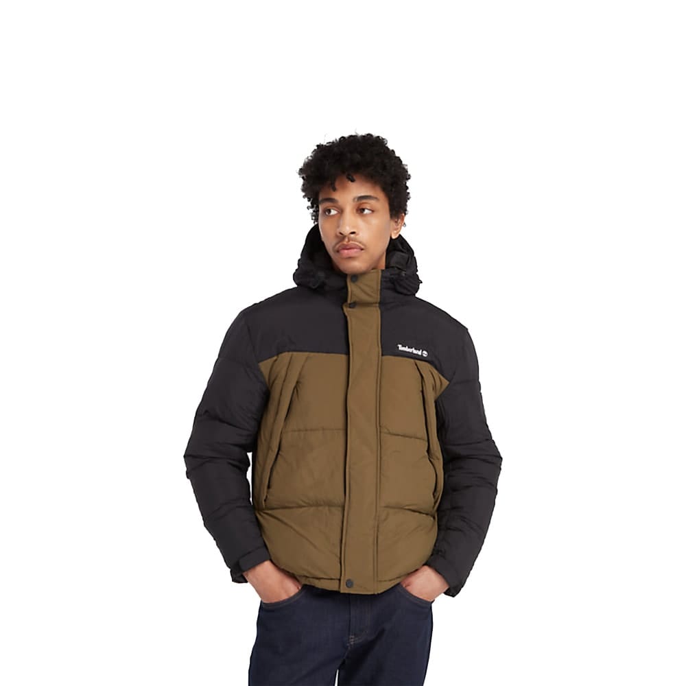 Timberland Archive Puffer jakke (Herre) på en model i farven dark olive/black