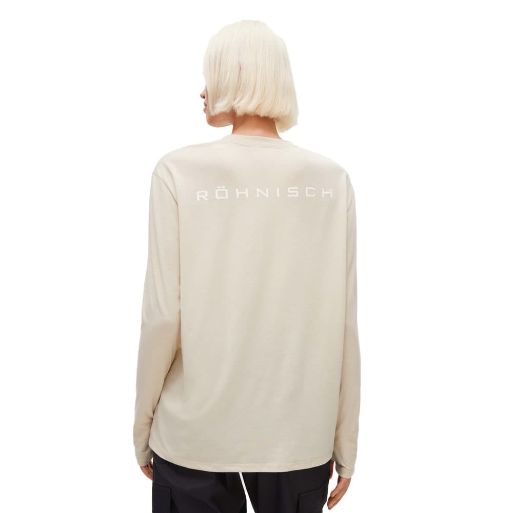 Bagside af Röhnisch Clara Base Long Sleeve træningstrøje (dame) i et blødt materiale på en model