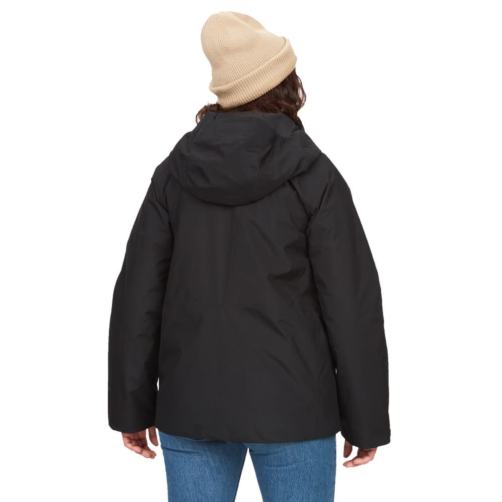 En holdbar Marmot Lightray goretex-jakke på en model, der vender ryggen mod kameraet