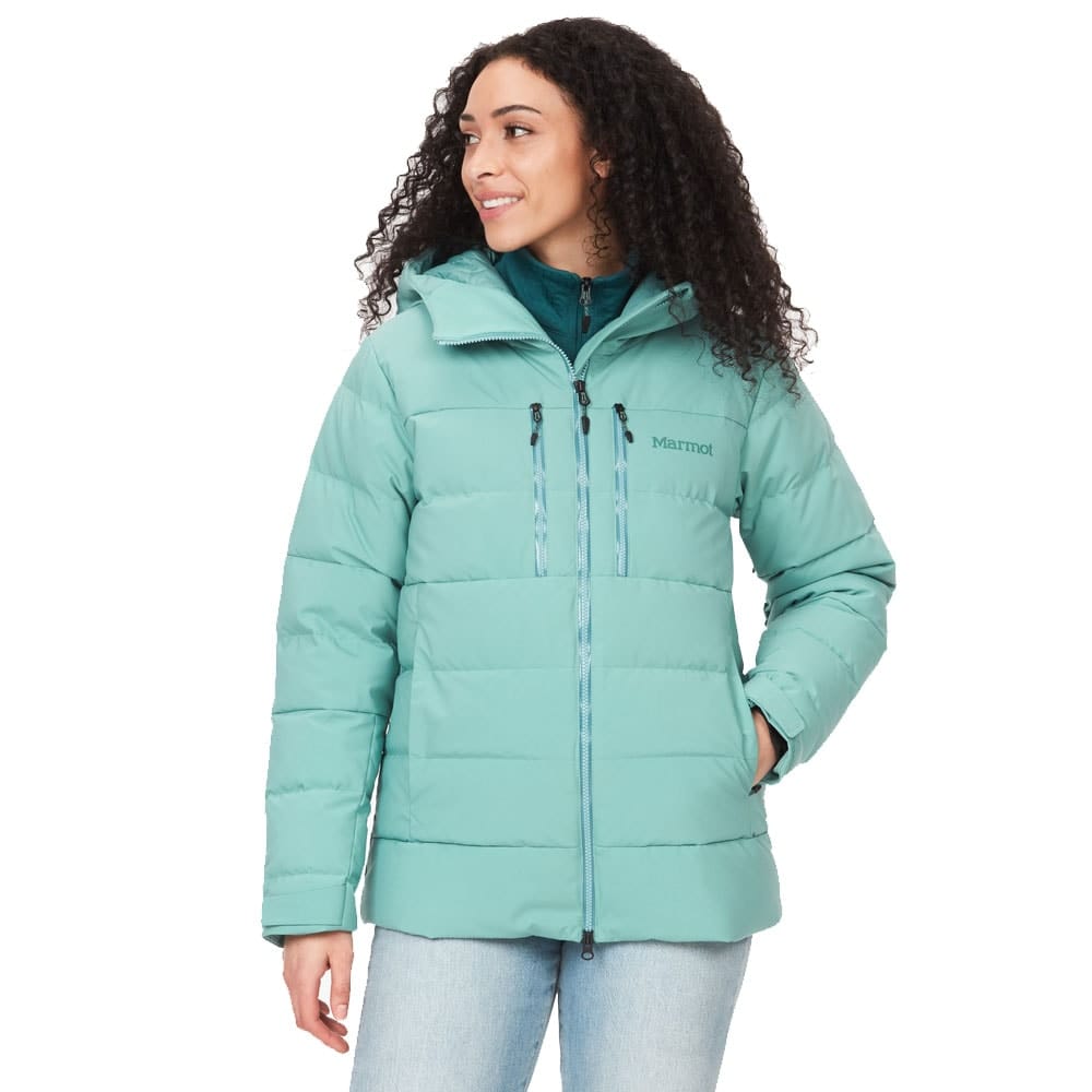 Marmot Slingshot Jacket skijakke (dame) på en model