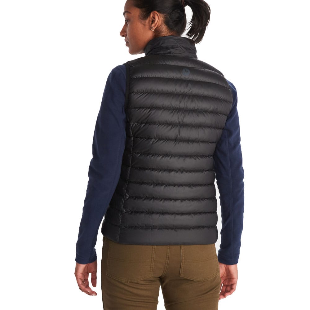 Marmot Highlander Vest dunvest (dame) set bagfra båret af en model