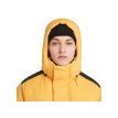 En model har hætten oppe på Timberland Down Puffer Parka vinterjakke (Herre)