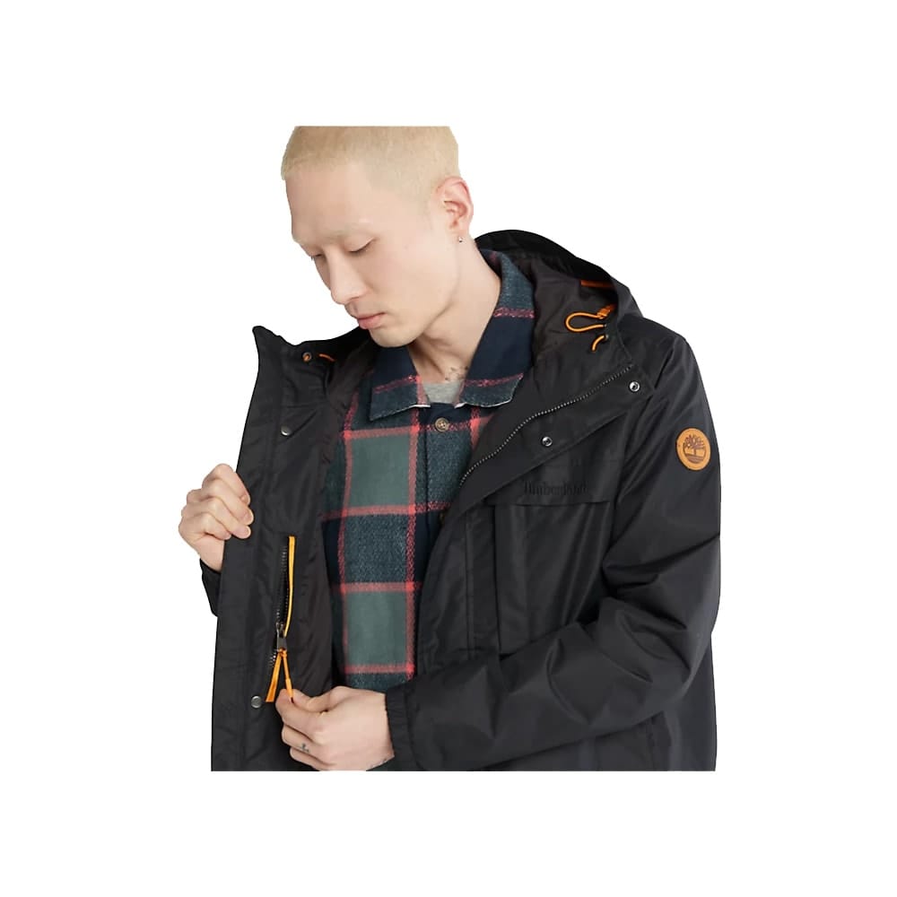 En model iført Timberland Benton vandafvisende skaljakke (herre)