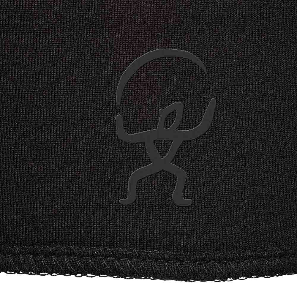 Nærbillede af logoet i sort på Isbjörn of Sweden Panda Beanie hue til børn