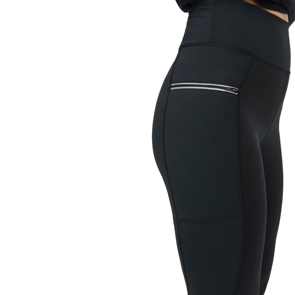 Röhnisch Insulate Wind Shield Tights løbetights (dame) set fra siden på en model