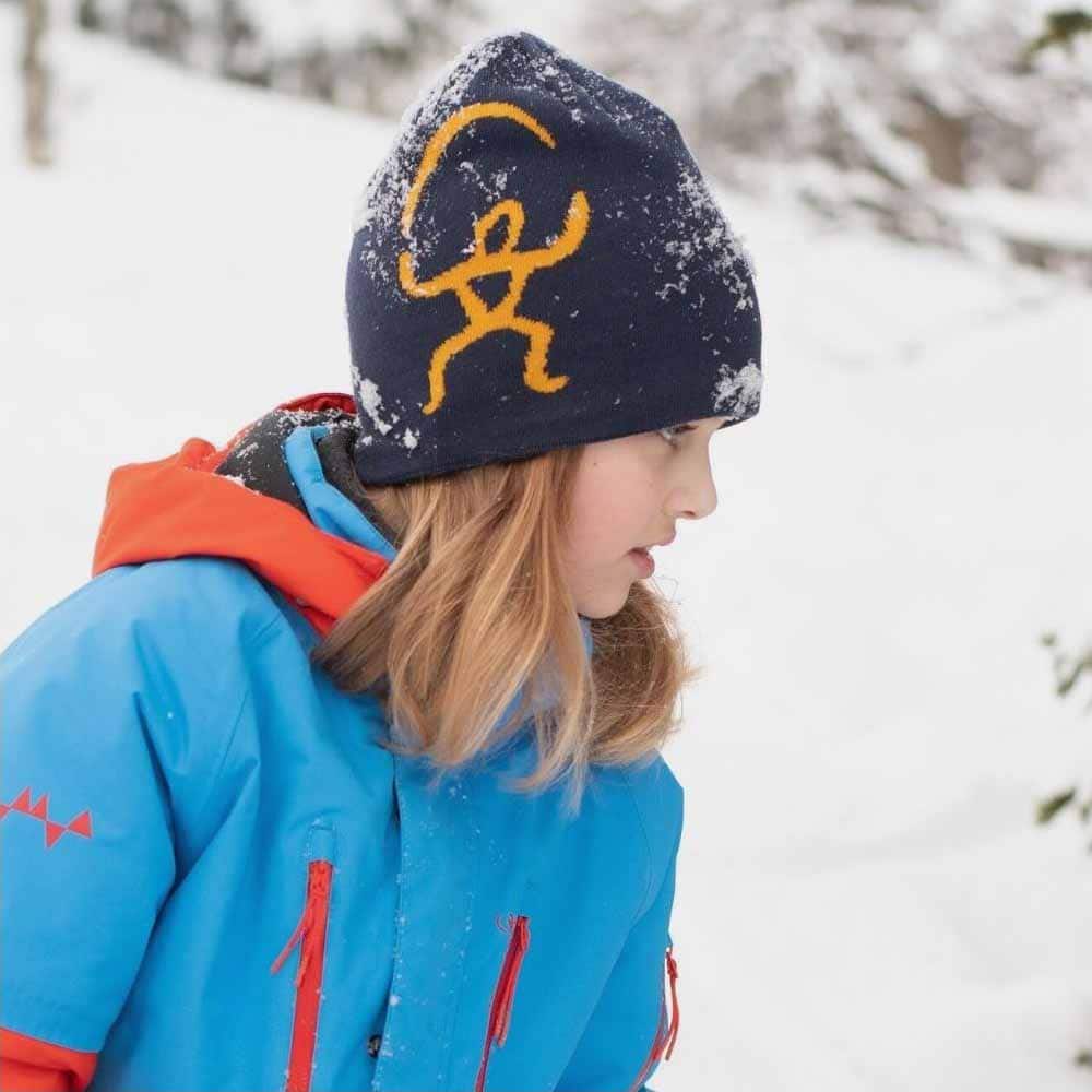 ISBJÖRN HAWK KNITTED CAP på en model i naturen