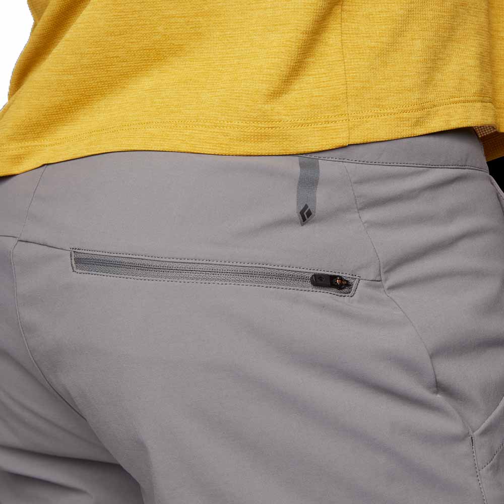 Nærbillede af baglomme på MEN'S TECHNICIAN ALPINE PANTS