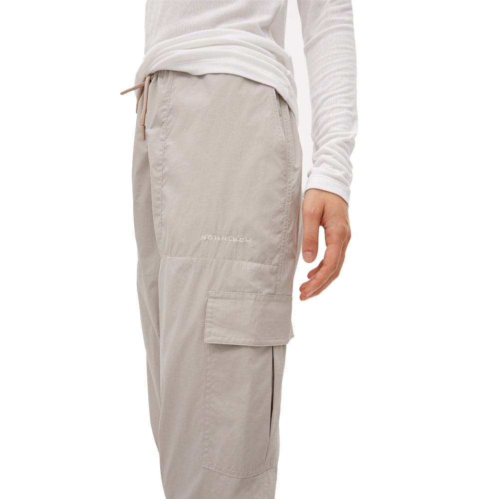 Lommer på et par behagelige og beskyttende Röhnisch Frankie Wind Pants vindbukser (dame)
