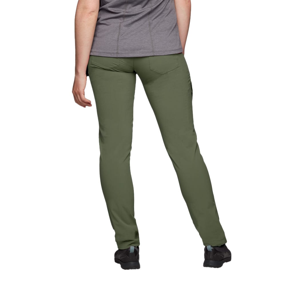 black diamond alpine light pants på model