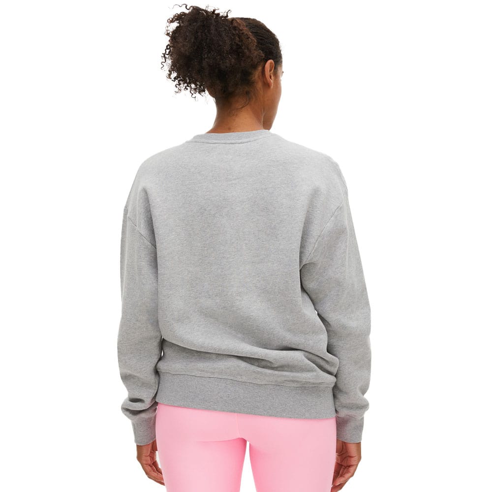 Bagside af Röhnisch Elevate Sweatshirt (dame) på en model