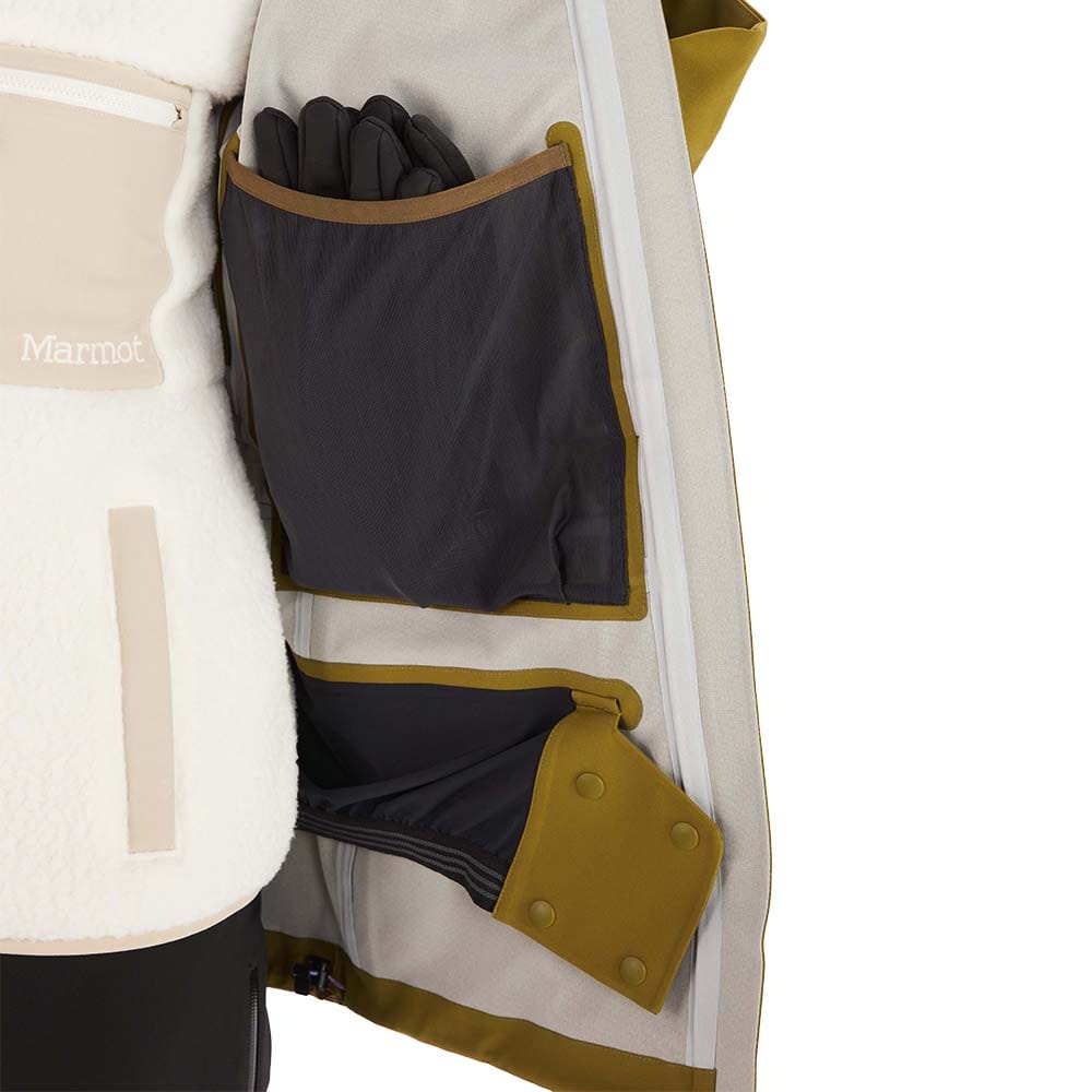 Nærbillede af indersiden af skijakken Refuge Pro Jacket fra Marmot med inderlomme.