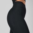 Casall Multi Rib Seamless High Waist Tights træningstights (dame) på en model - i sort