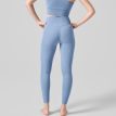en model viser bagsiden af Casall Multi Rib Seamless High Waist Tights træningstights (dame)