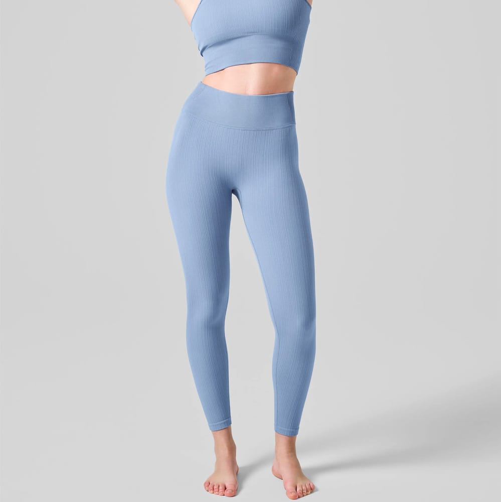 en model viser forsiden af Casall Multi Rib Seamless High Waist Tights træningstights (dame)