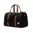 Herschel Novel Carry On Duffle taske 26,5 L (unisex) set skråt forfra