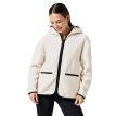 en model iført Casall Pile Jacket fleecejakke (dame)