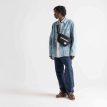 en mand med en Herschel Pop Quiz Hip Pack 3,5 L hoftetaske (unisex)