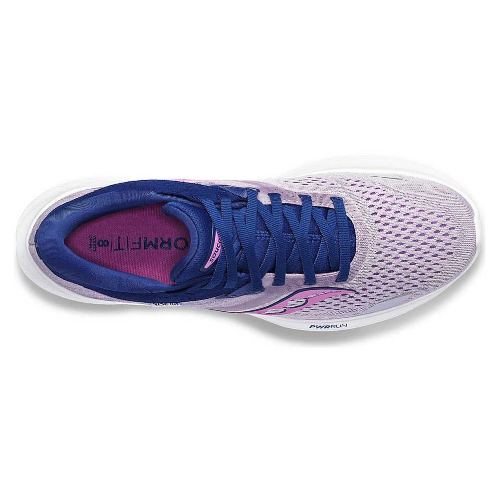 Et par behagelige og stabile Saucony Ride 16 løbesko (dame) set ovenfra med god snørring