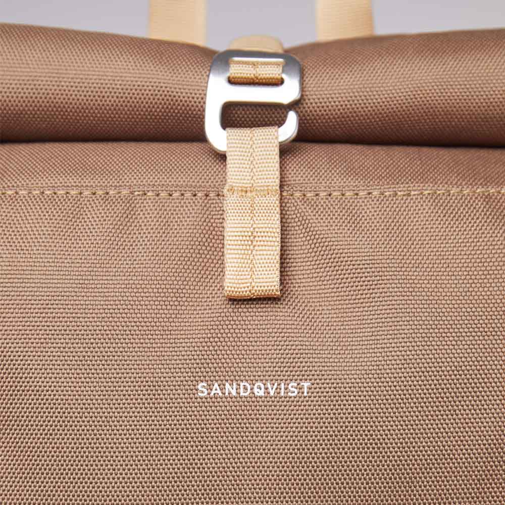 Nærbillede af Sandqvist Arvid med rolltop-åbning.