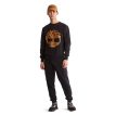 Mand iført Timberland Tree Logo Sweatshirt.