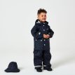 En dreng iført En klassisk og flot Kids Wings Raincoat regnjakke (børn)