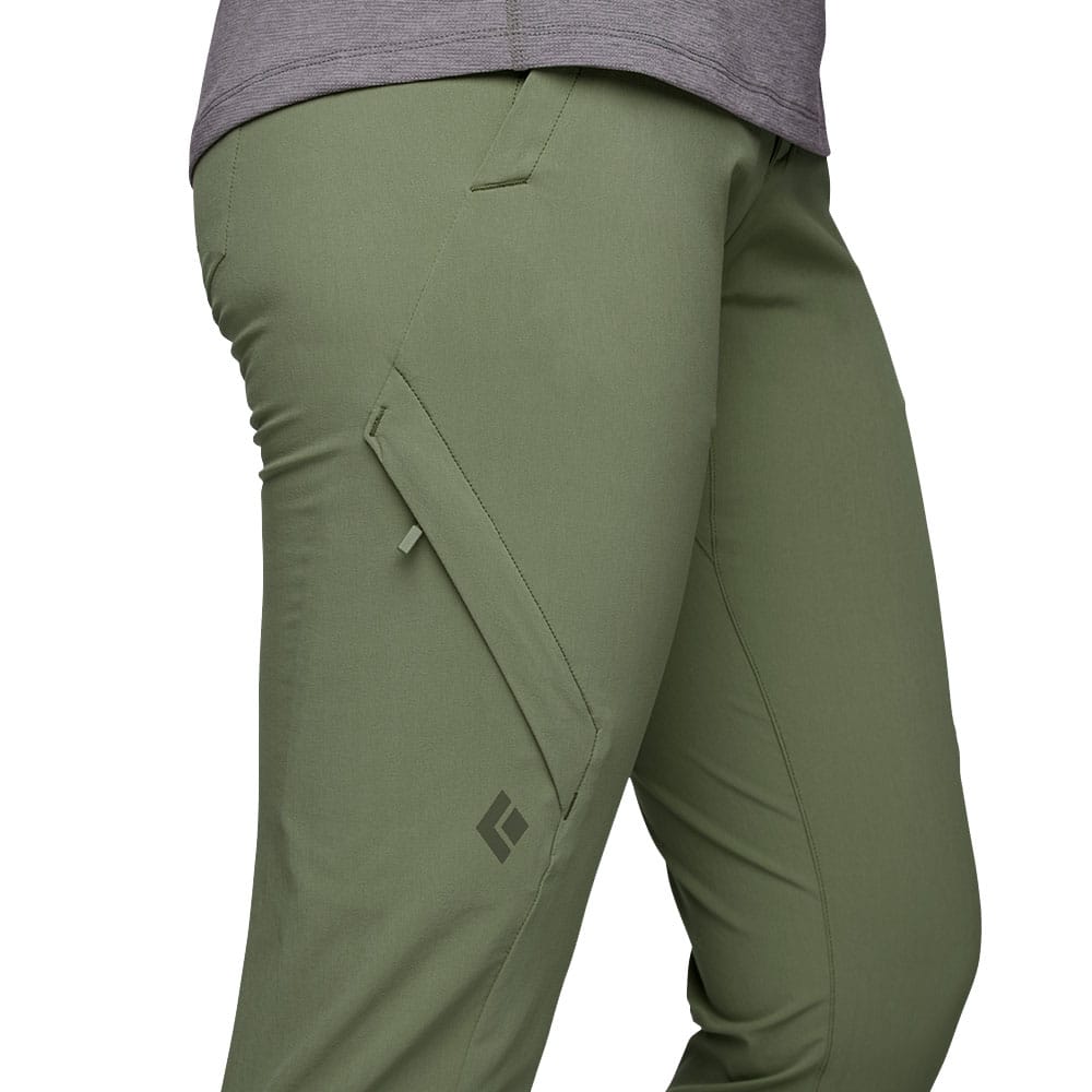 Nærbillede af damebukser fra Black Diamond Alpine Light Pants