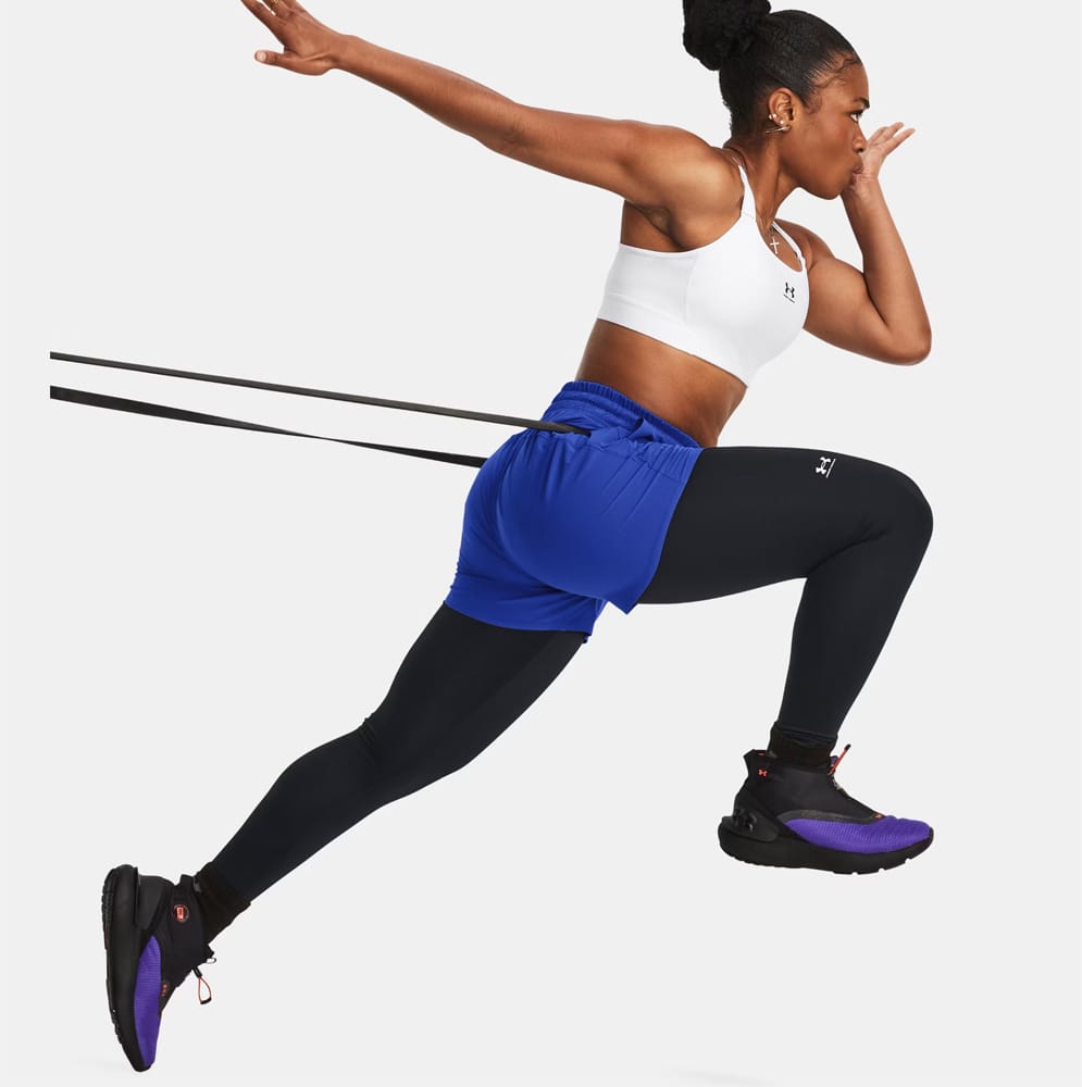 en model iført Under Armour UA Coldgear Authentics Legging træningstights (dame)