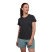 Kvinde iført black T-shirt fra Black Diamond Lightwire Tech