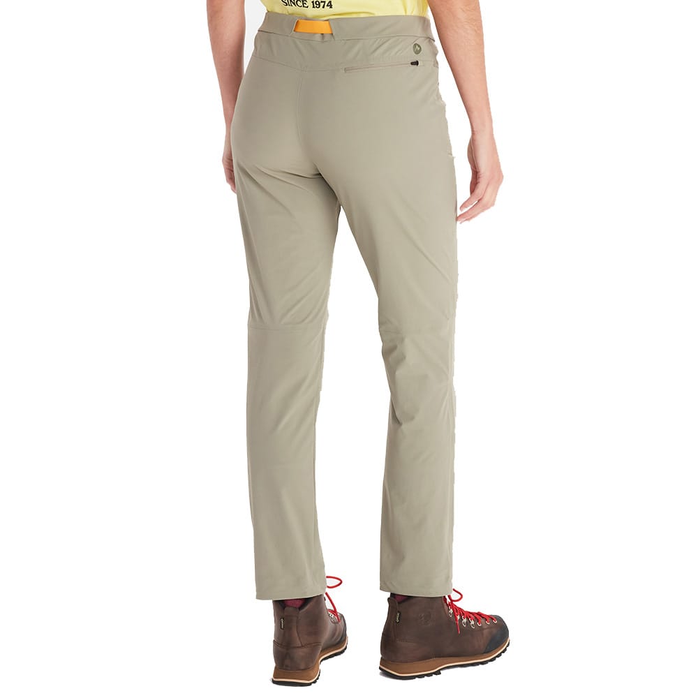 Bagsiden af de behagelige Marmot Women's Mountain Active Pant bukser