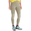Kvinde iført Marmot Women's Rock Haven Hybrid Tight forside vetiver