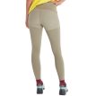 Kvinde iført Marmot Women's Rock Haven Hybrid Tight bagside vetiver