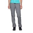Person iført Black Diamond Technician Alpine Pants bukser i grå