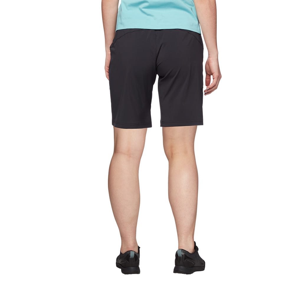 Person iført Black Diamond Valley Shorts