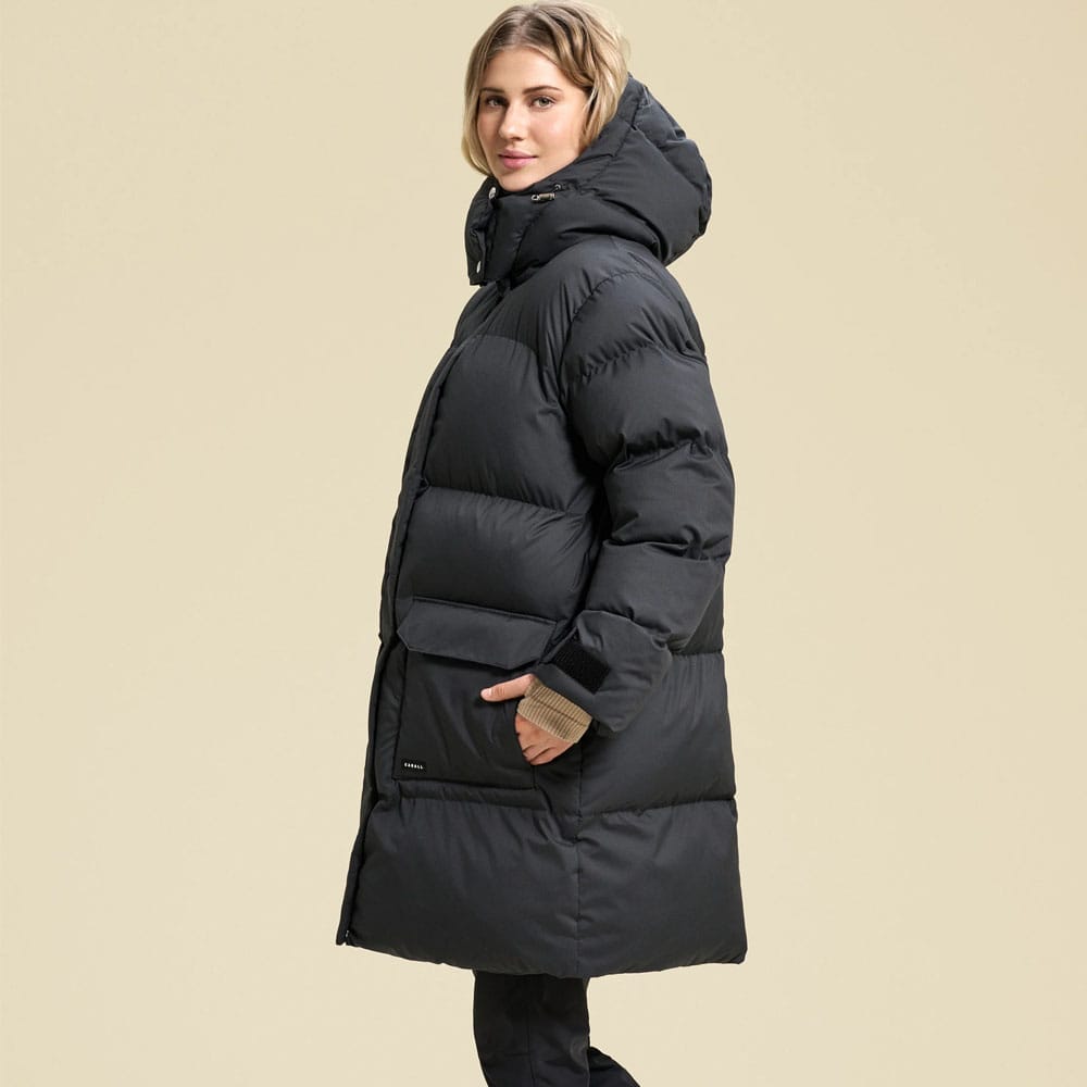 en behagelig Casall Wear Forever Puffer Coat vinterjakke (dame) på en model