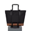Herschel Heritage Tote taske 24,5 L (unisex) på en kuffert