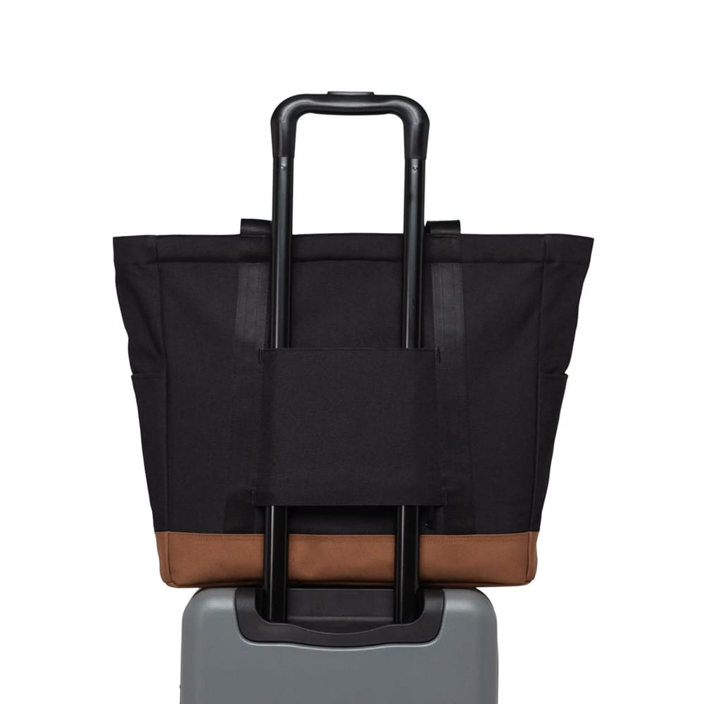 Herschel Heritage Tote taske 24,5 L (unisex) på en kuffert