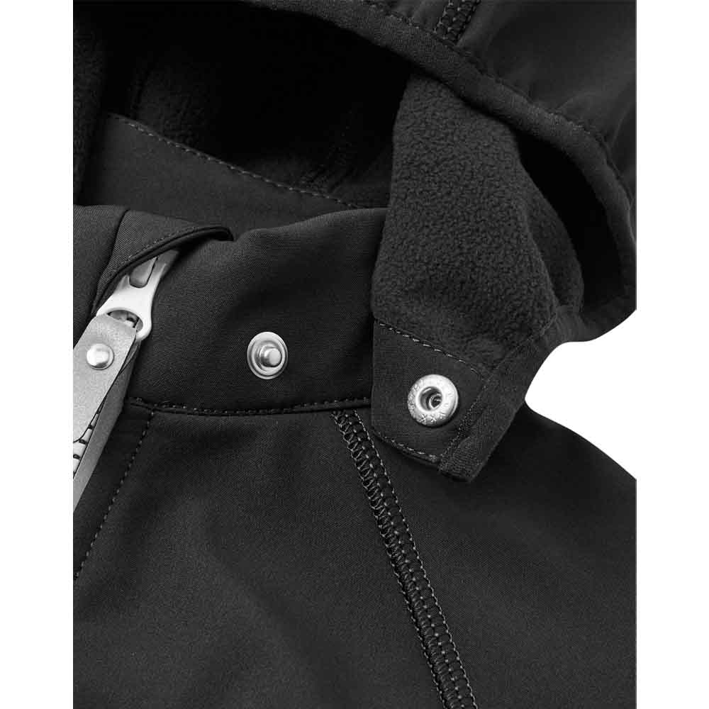 Lähikuva hupun kiinnityksestä Reima Vantti softshell-takissa (lapset)