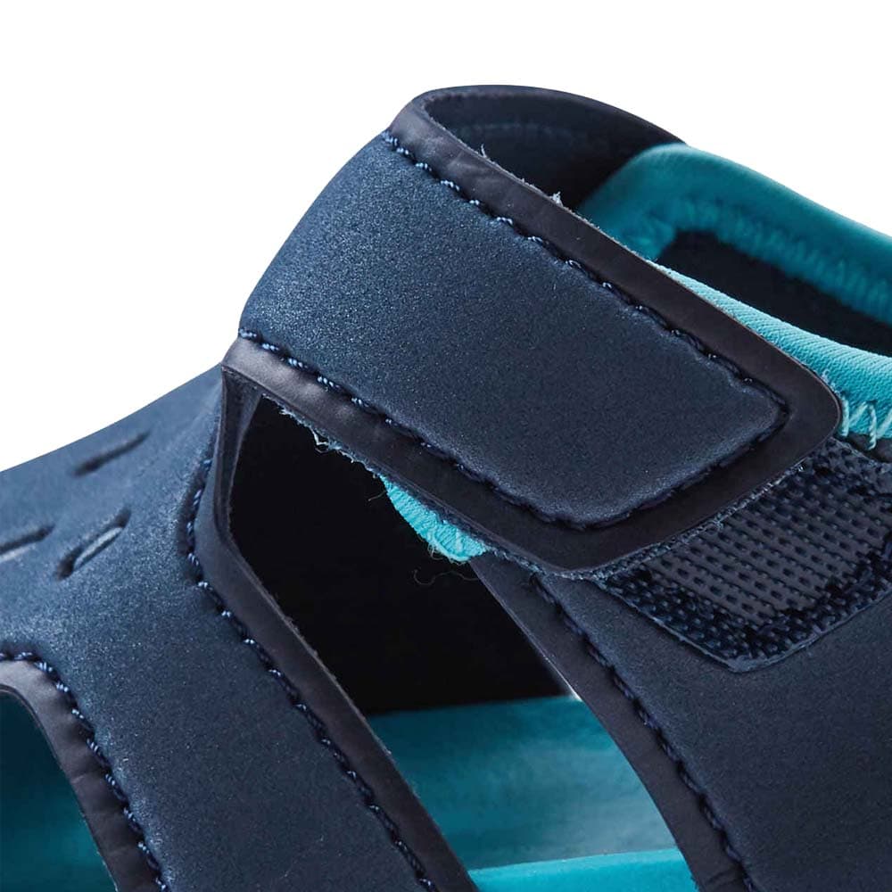 Lähikuva solkesta vedenpitävissä Reima Sandals Koralli sandaalit (lapset), jotka ovat helppoja laittaa jalkaan ja riisua