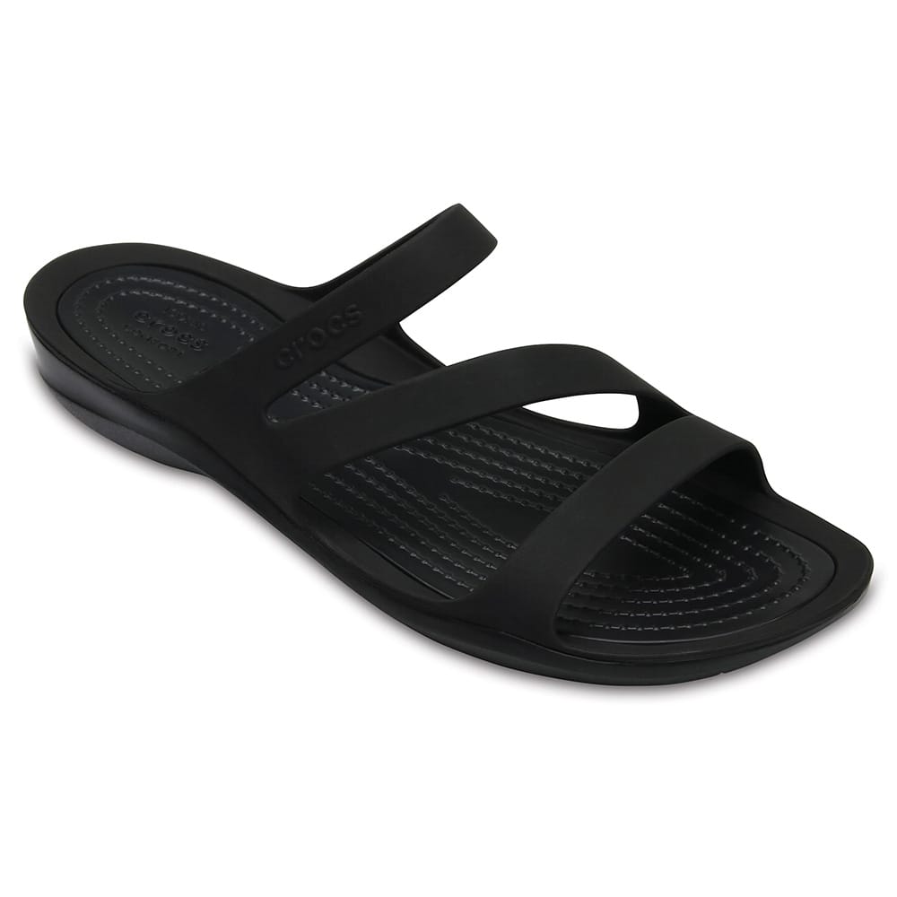 Musta vasen kenkä Crocs Women's Swiftwater Sandal (naiset).