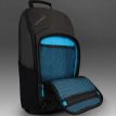 avonainen ulkotasku 2XU Commute Backpack repussa (unisex)