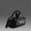 2XU Gym Bag treenilaukku (unisex) vinosti edestä