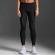 malli esittelee 2XU Ignition Shield Compression Tights juoksutightsit (naiset) edestä
