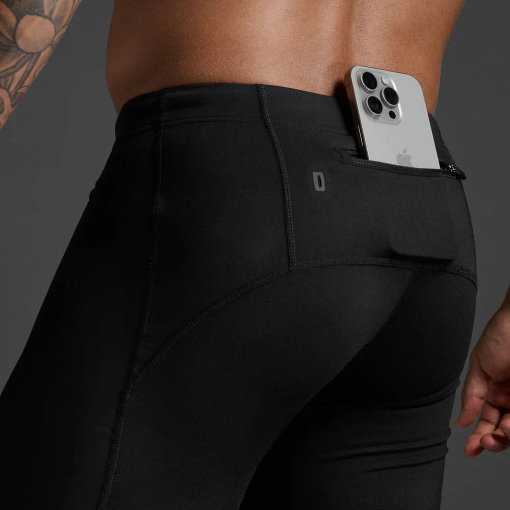 Takataskun yksityiskohta 2XU Ignition Shield Compression Tights juoksutightsit (miehet)